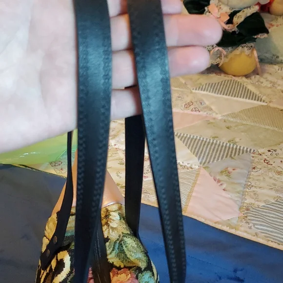 Floral Tapestry Tote Bag, Black and Pink. - Picture 7 of 7